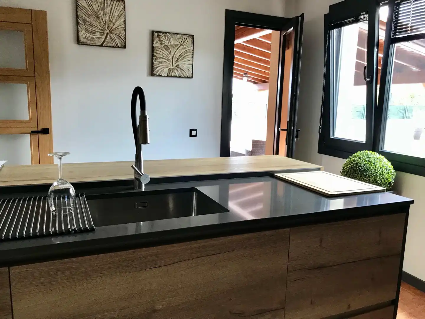 Cocina de Casa o chalet en venta en Ribeira con Calefacción, Piscina y Amueblado