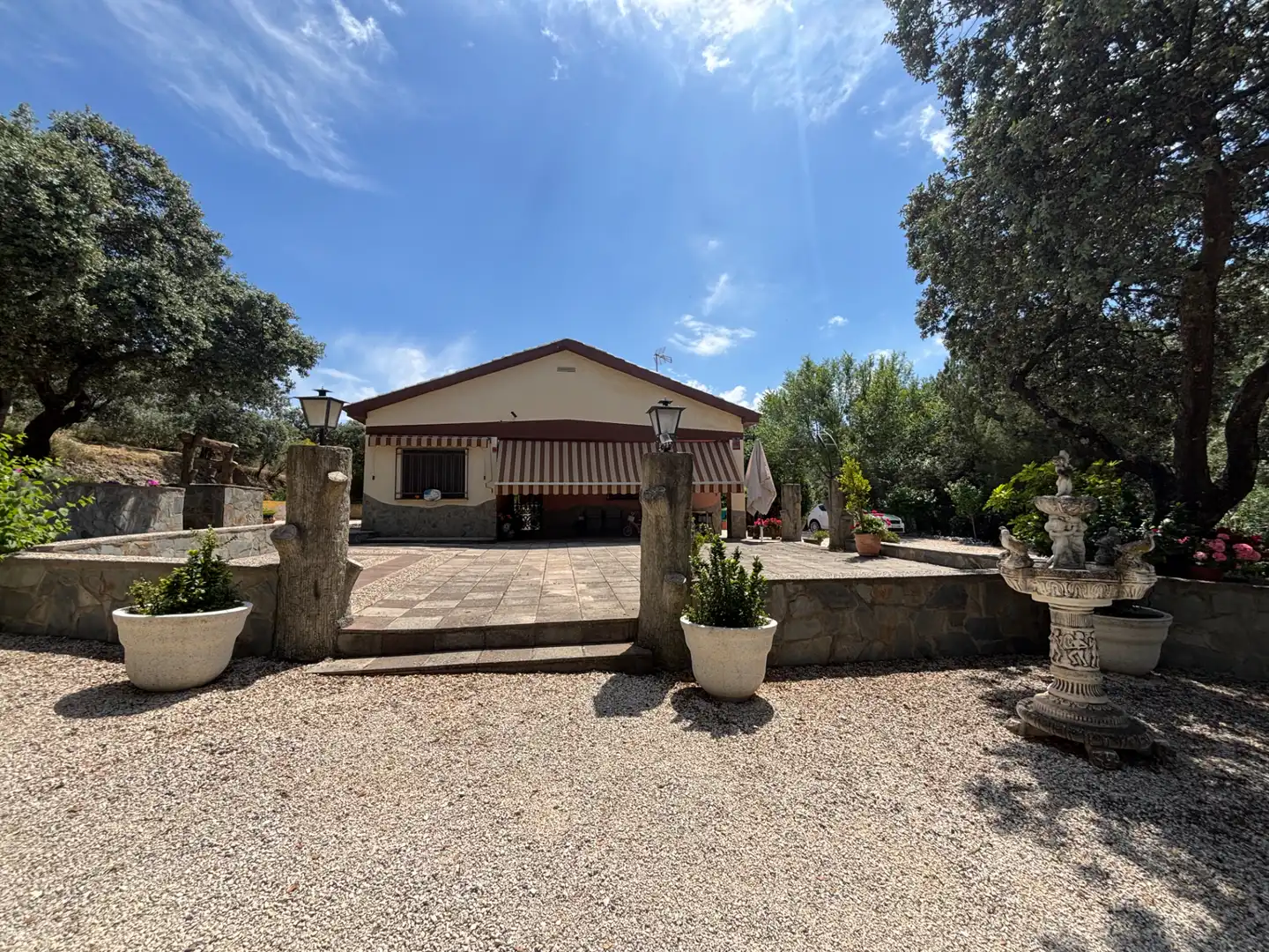 Vista exterior de Finca rústica en venda en Andújar amb Aire condicionat, Jardí privat i Piscina