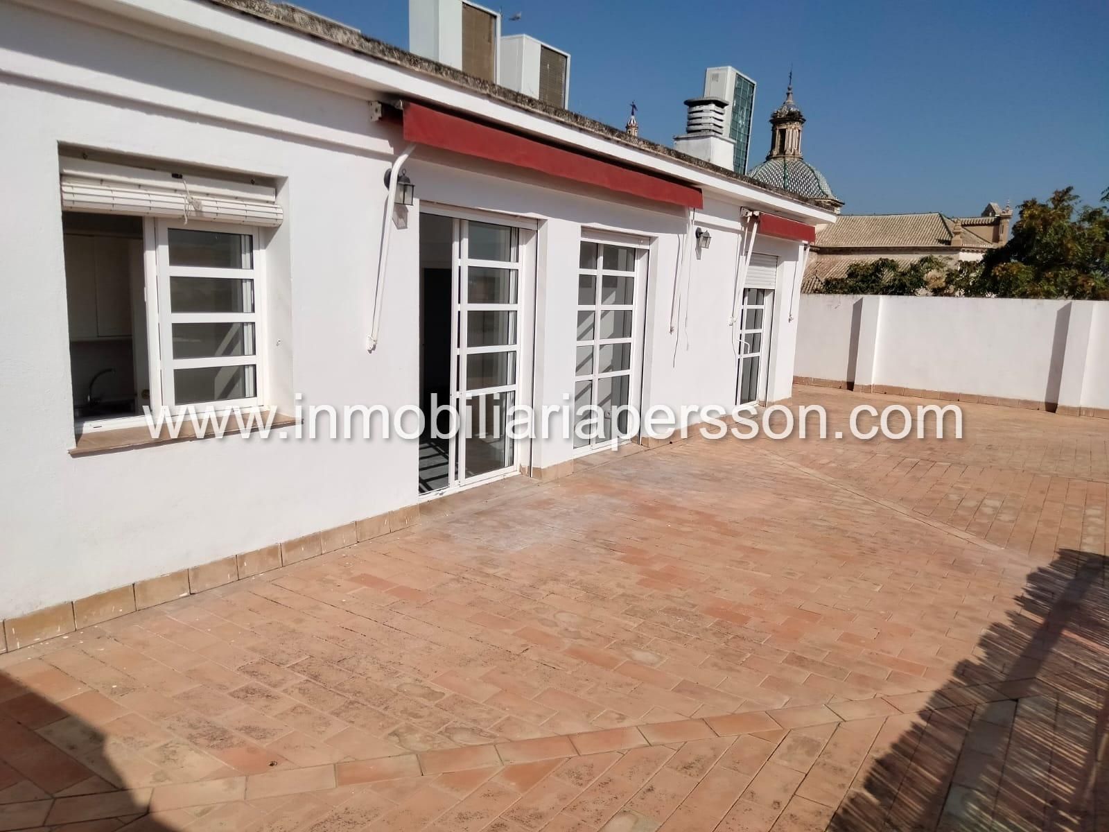 Vista exterior de Àtic de lloguer en Écija amb Aire condicionat, Terrassa i Piscina comunitària