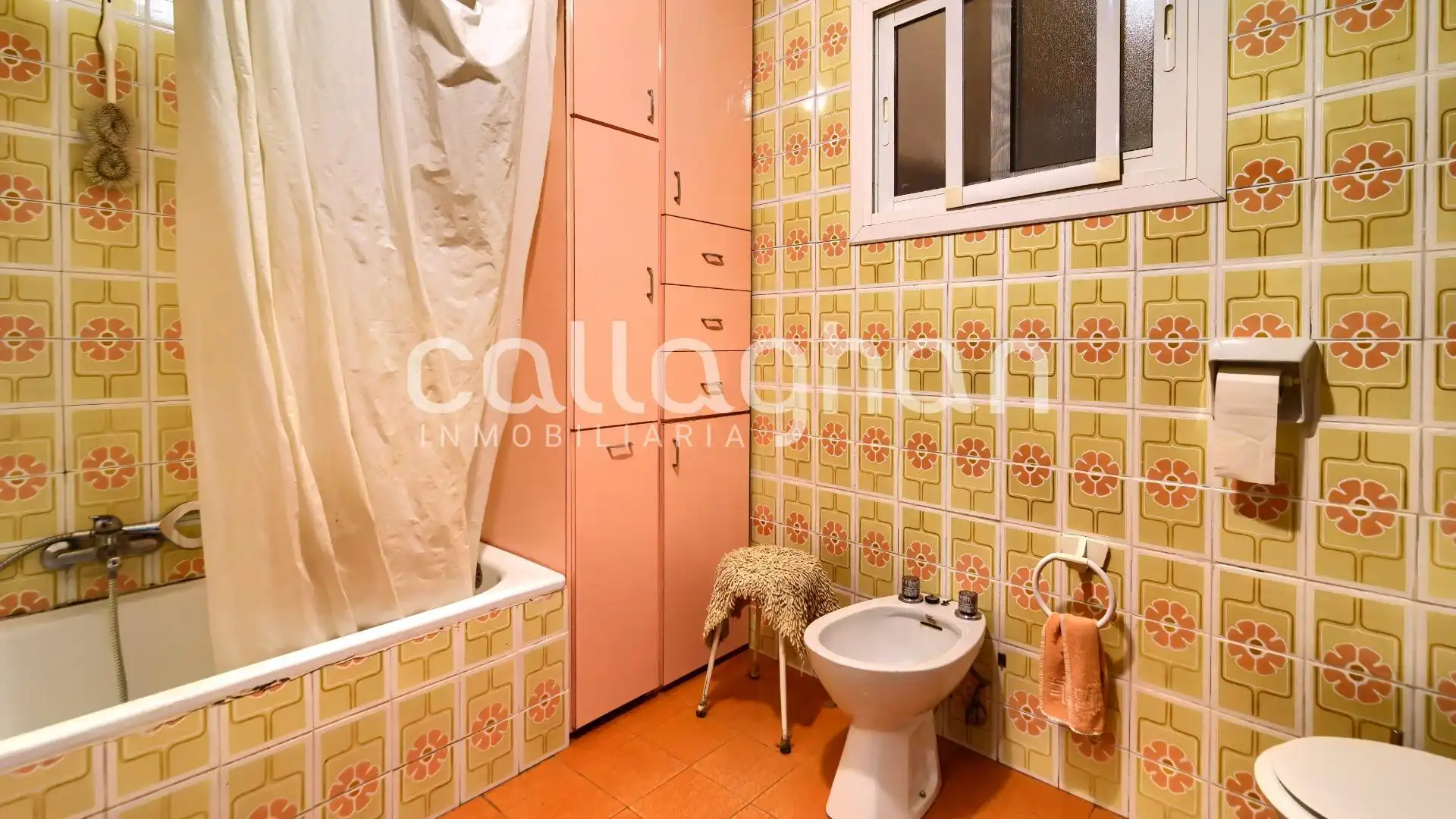 Bathroom of Flat for sale in Pedralba  with Air Conditioner, Heating and Terrace