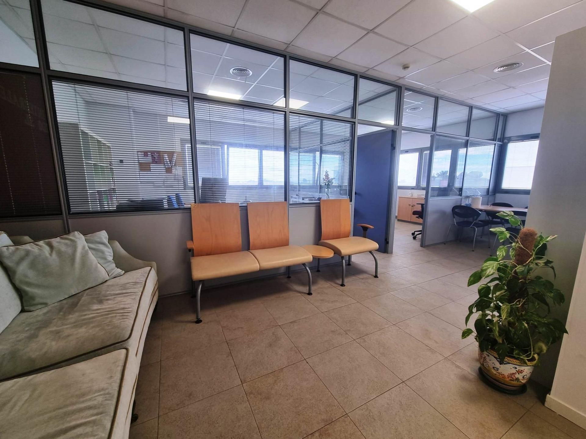 Office for sale in Bormujos  with Air Conditioner