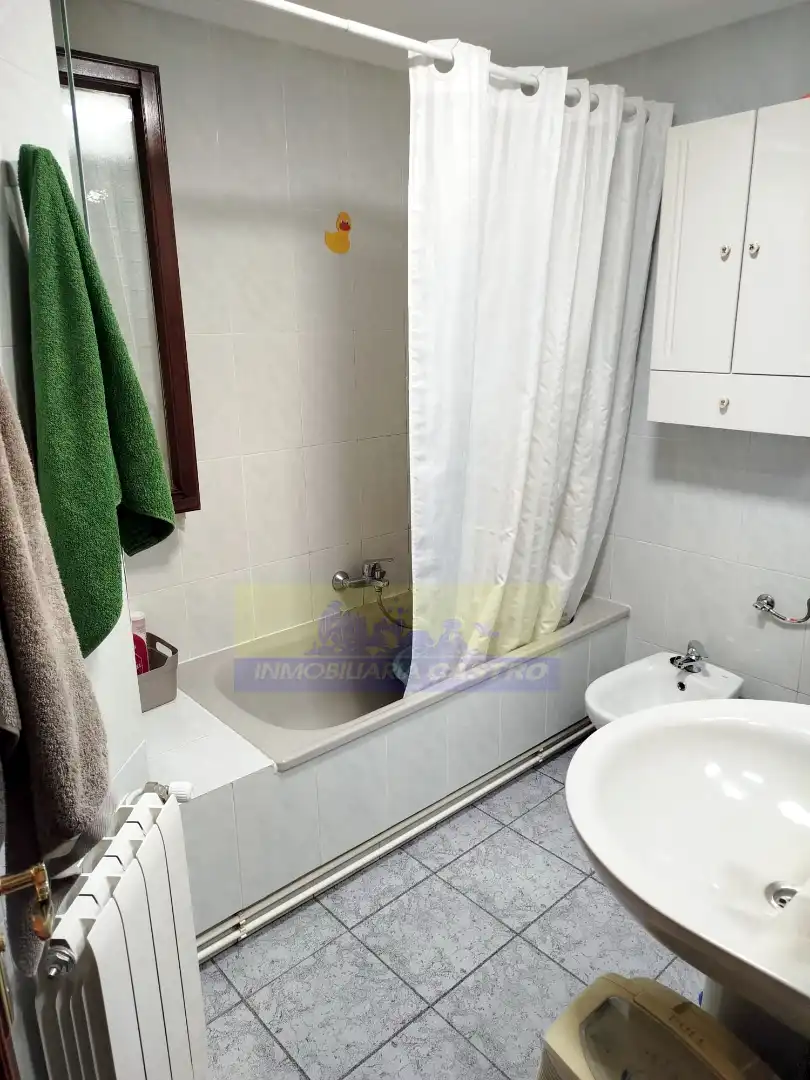 Bathroom of Flat for sale in Castro-Urdiales  with Heating and Balcony