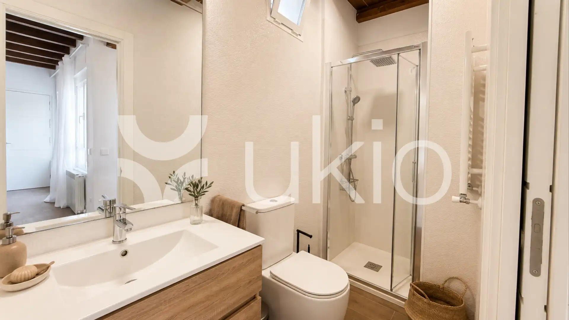 Bathroom of Apartments for rent in Madrid  with Air Conditioner, Heating and Furnished