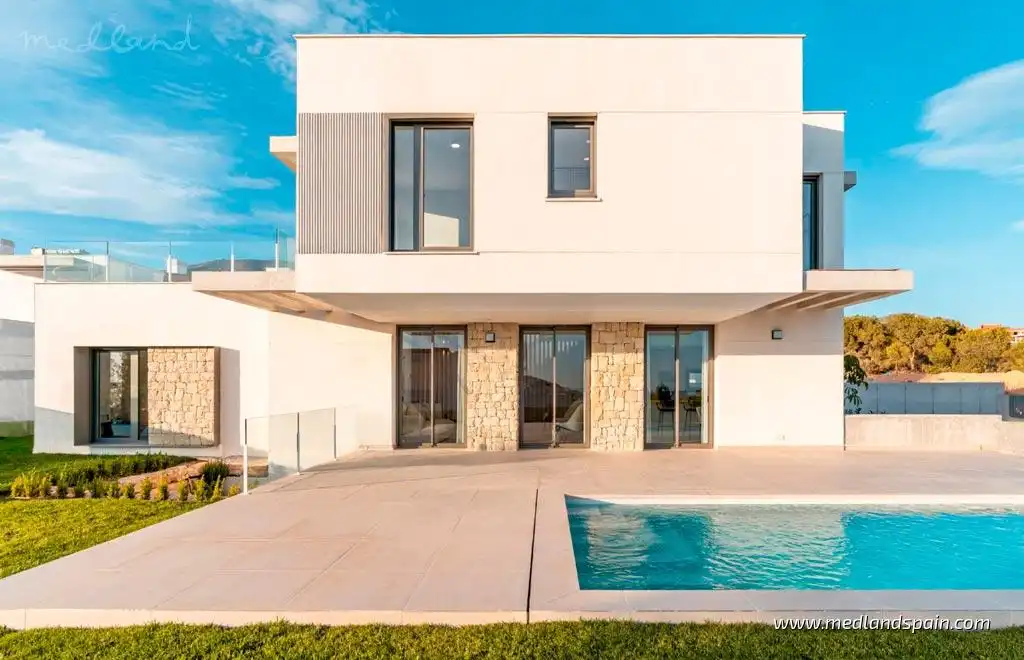 Chalet con piscina en venta en Golf Bahía, imagen 3