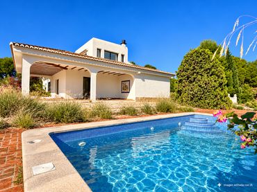 Casa amb piscina en venda a Náquera