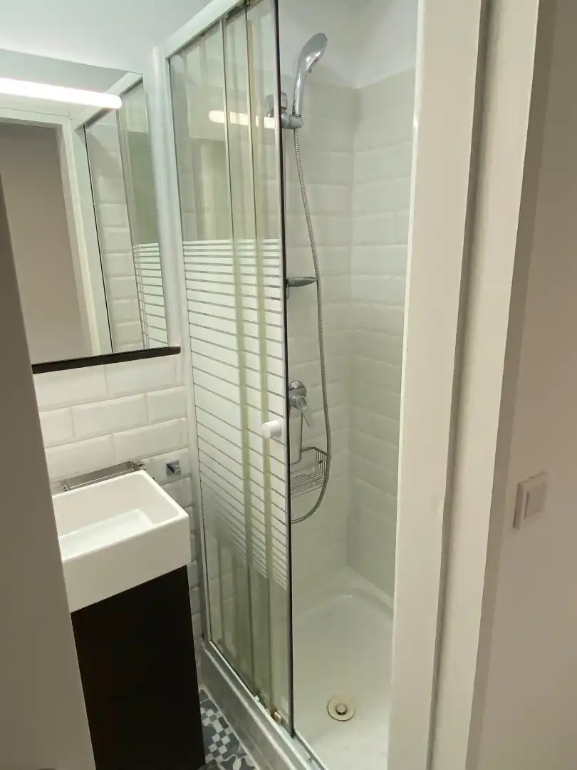 Bathroom of Flat for rent in Madrid  with Air Conditioner, Heating and Parquet flooring