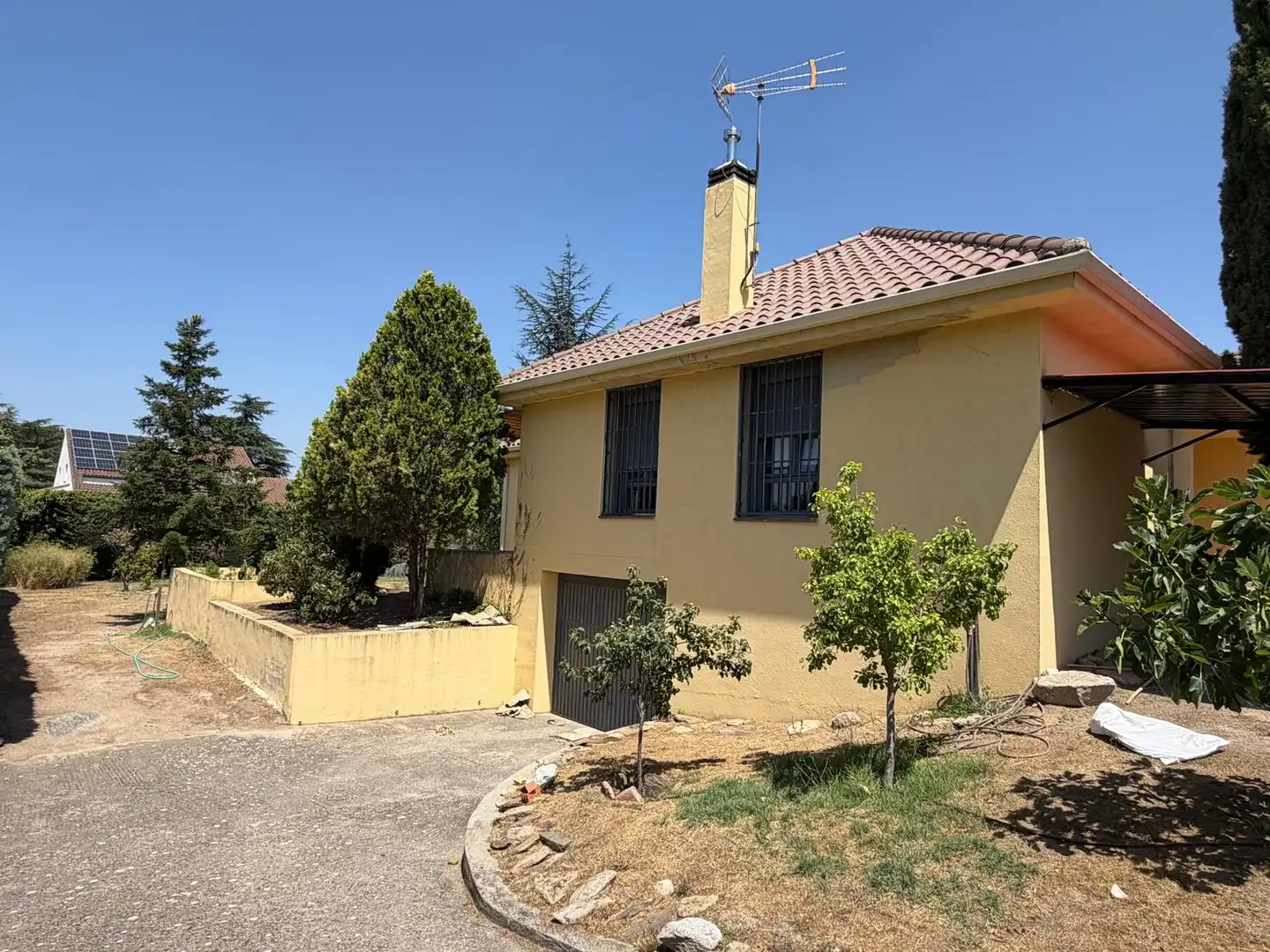 Vista exterior de Casa o chalet de alquiler en Torrelodones con Calefacción, Jardín privado y Parquet
