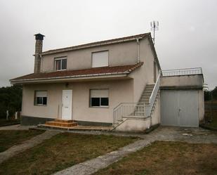 Vista exterior de Casa o xalet en venda en Xunqueira de Ambía amb Terrassa i Piscina