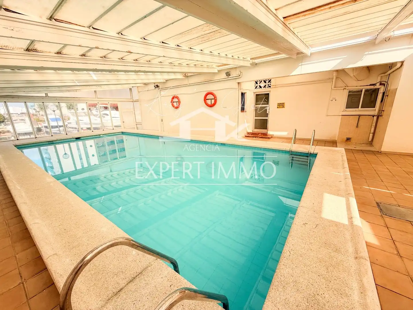 Piscina de Apartament en venda en Roses amb Aire condicionat, Calefacció i Terrassa