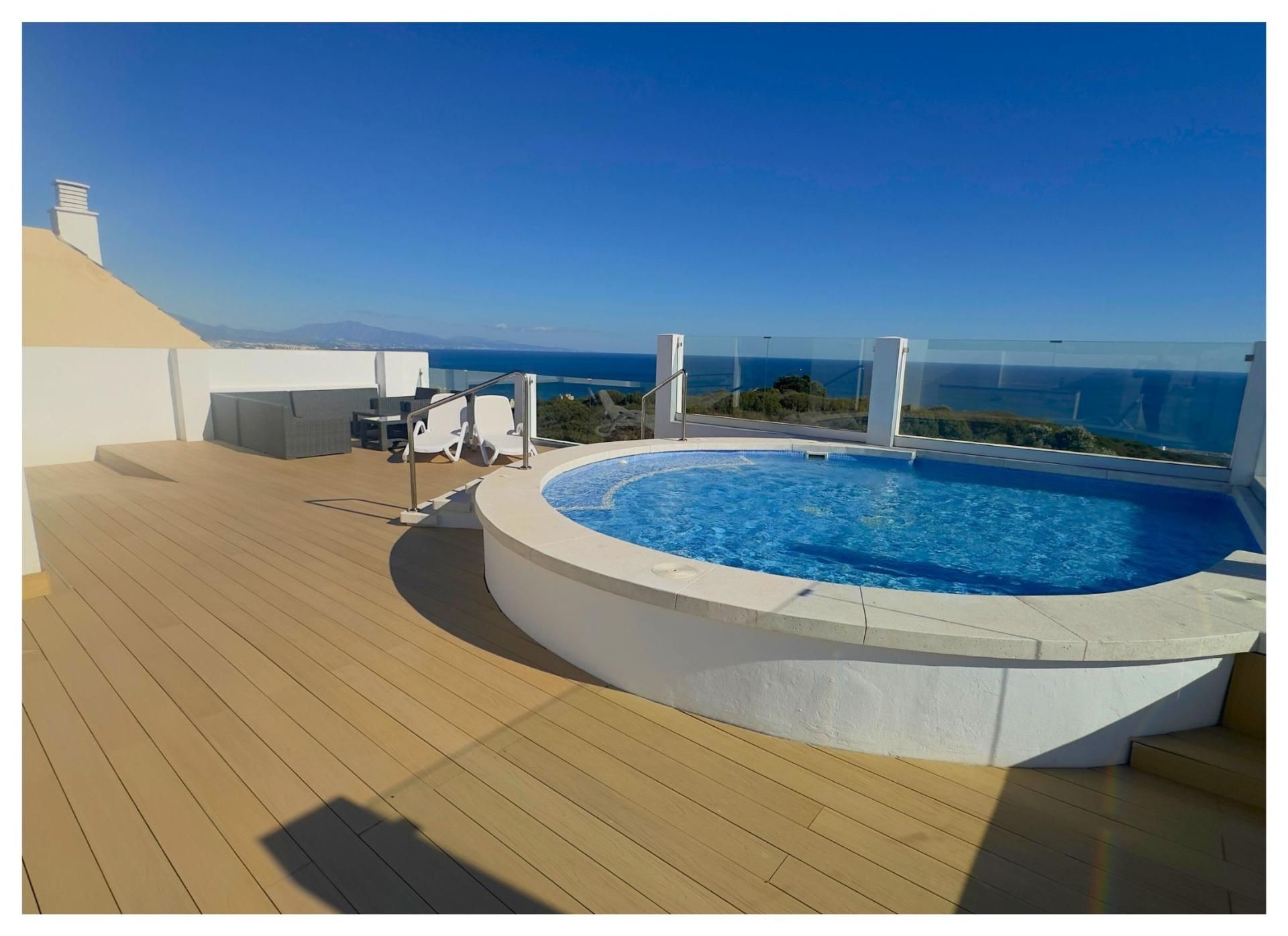 Piscina de Apartament en venda en Manilva amb Aire condicionat, Jardí privat i Balcó