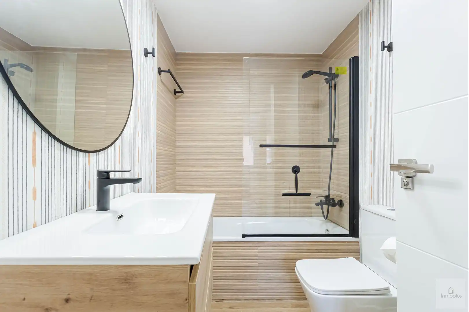 Bathroom of Flat for sale in Móstoles  with Air Conditioner, Terrace and Furnished
