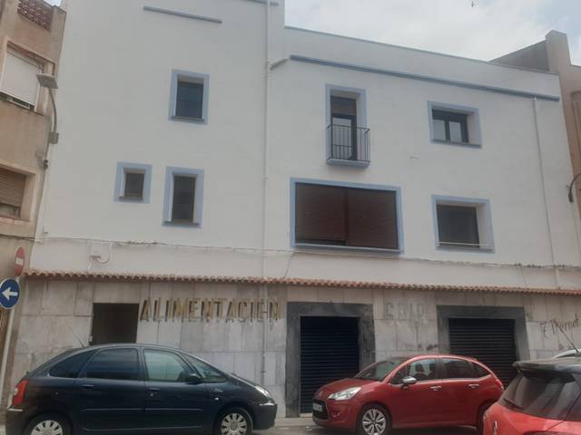 Local comercial en Alquiler en Carrer d'Agustí Sardà, 35 en Poble
