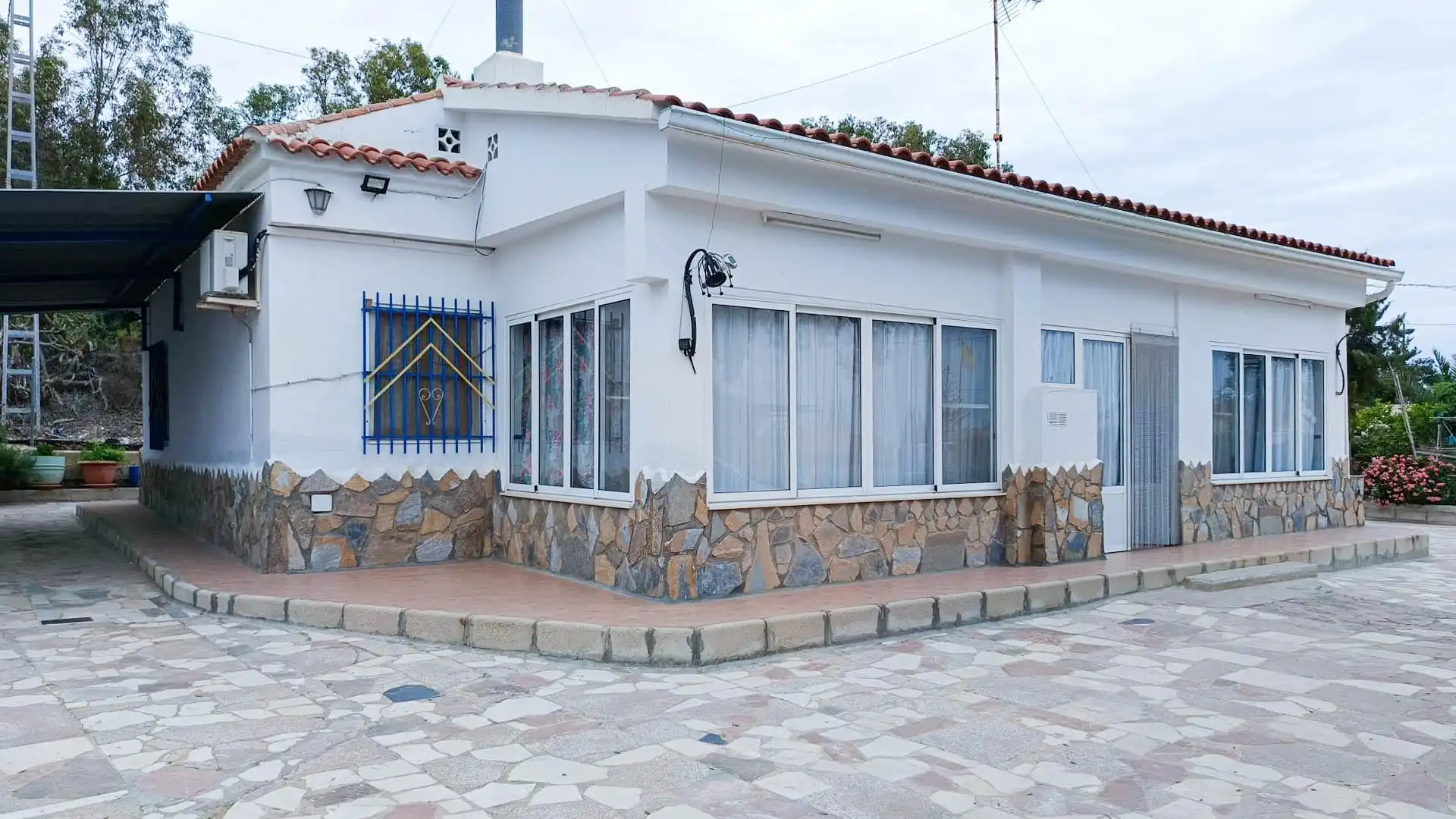 Vista exterior de Casa o xalet en venda en Albatera amb Aire condicionat, Jardí privat i Traster