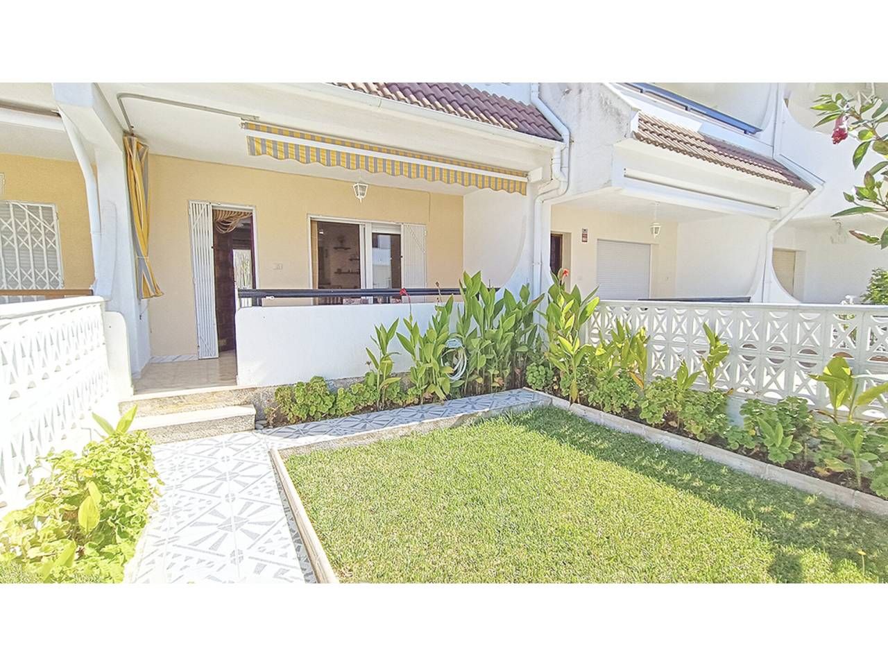 Exterior view of Single-family semi-detached for sale in Peñíscola / Peníscola  with Air Conditioner, Private garden and Terrace