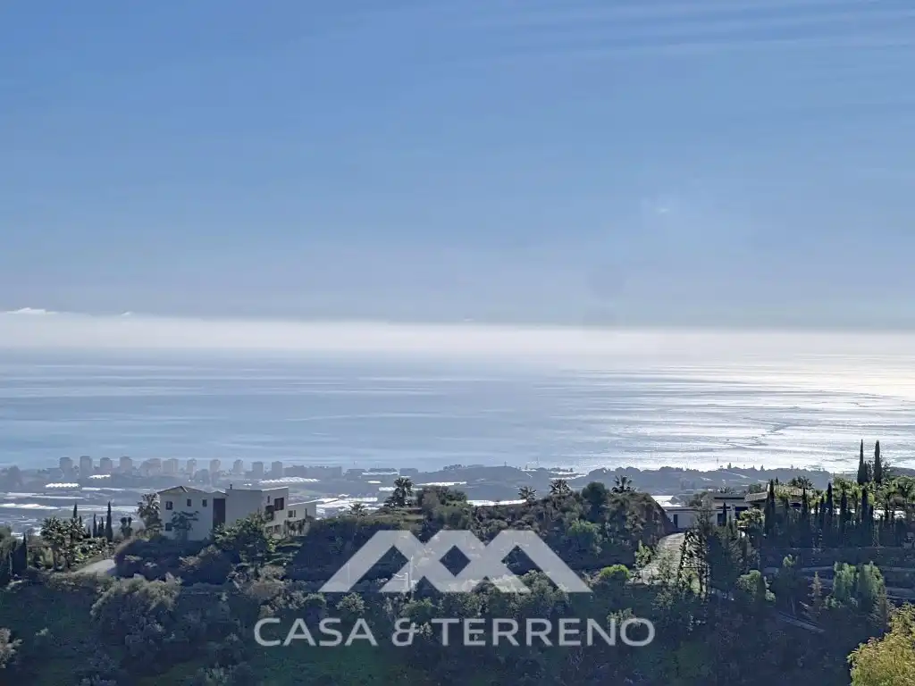Vista exterior de Casa o xalet en venda en Algarrobo amb Jardí privat, Terrassa i Piscina