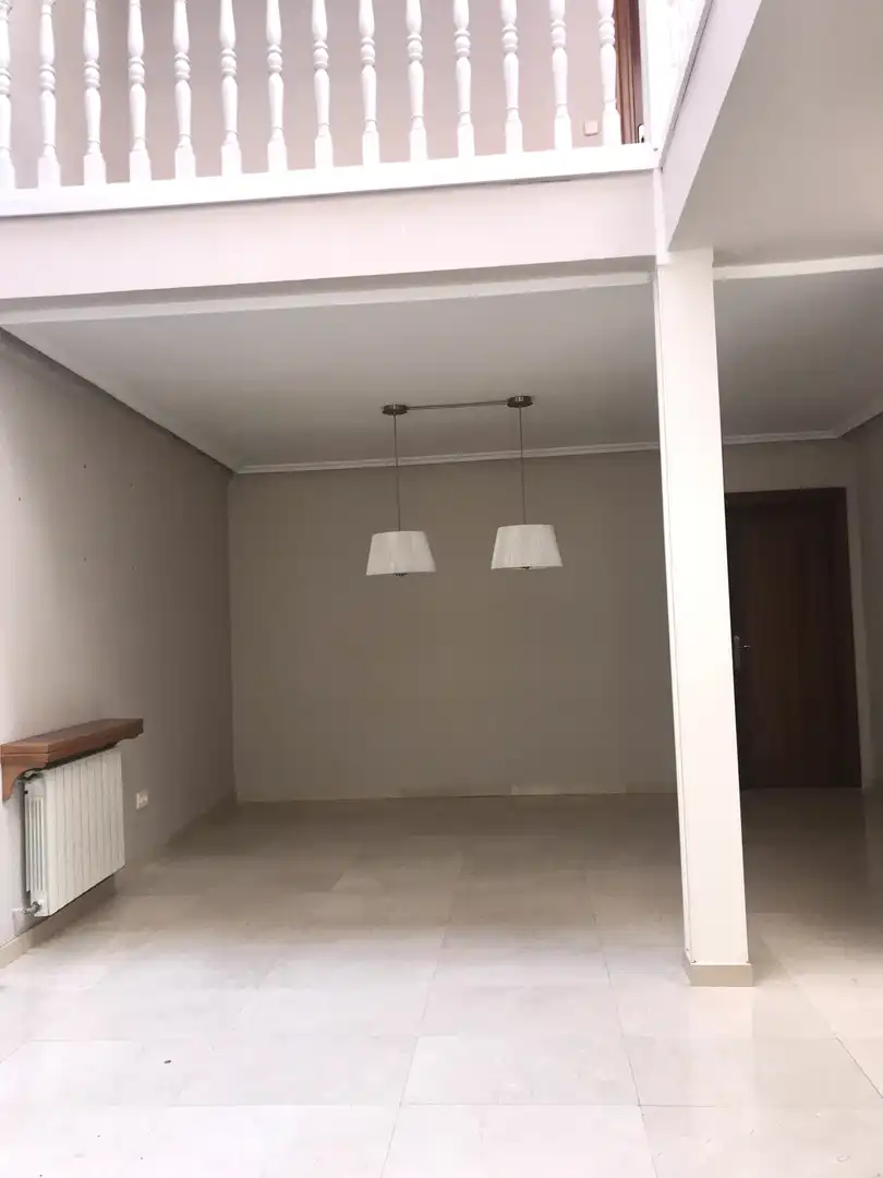 Comedor de Casa adosada en venta en Plasencia con Aire acondicionado, Calefacción y Jardín privado