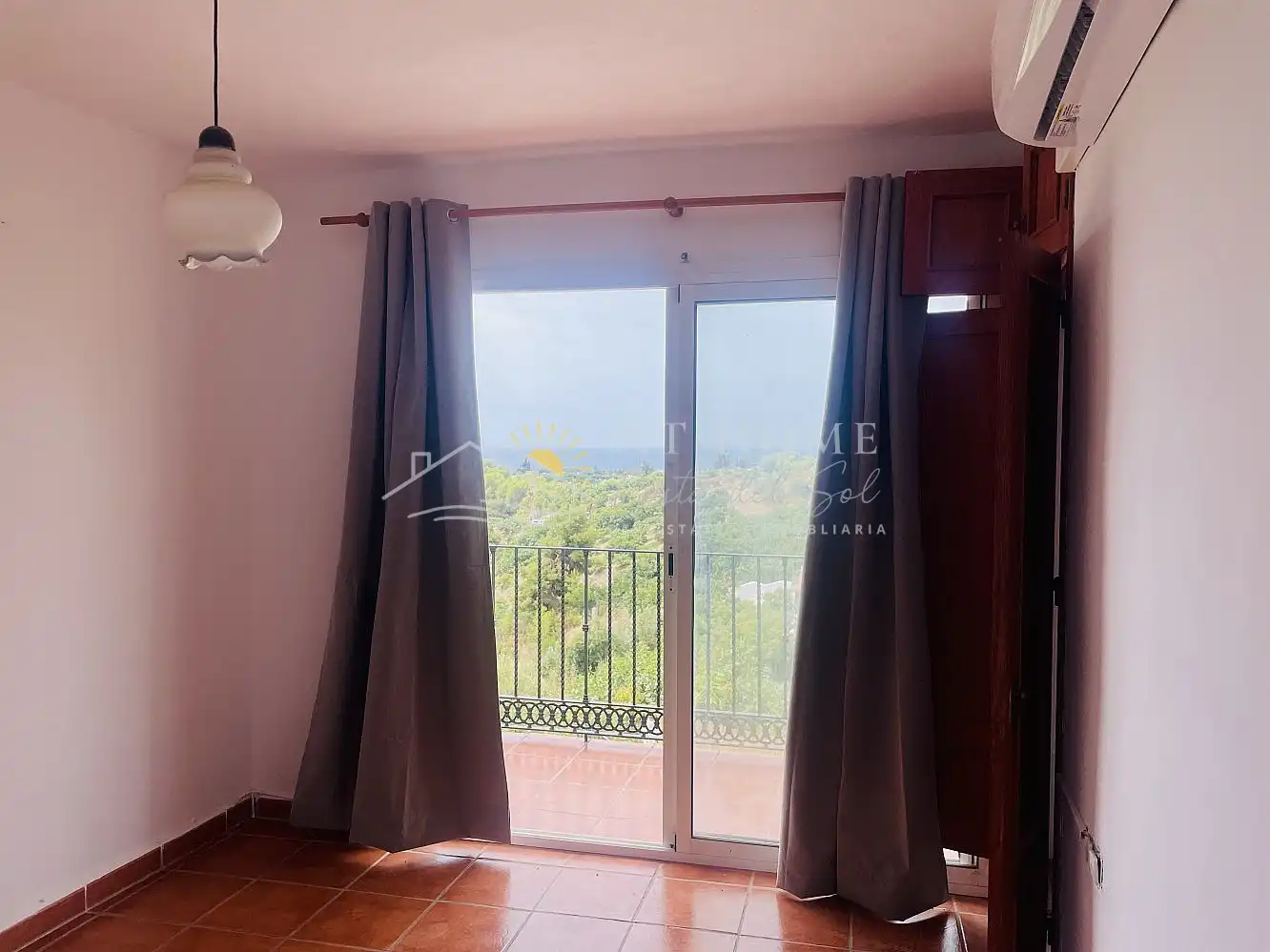 Habitación de Casa o chalet de alquiler en Nerja con Terraza, Piscina y Horno