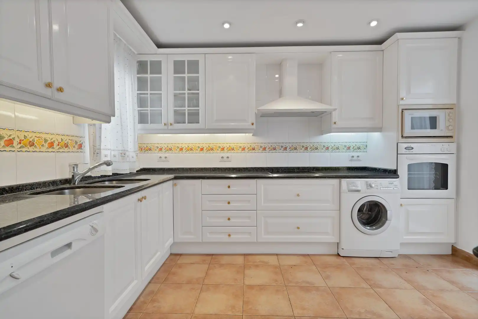 Kitchen of Apartments for sale in Marbella  with Parquet flooring and Balcony