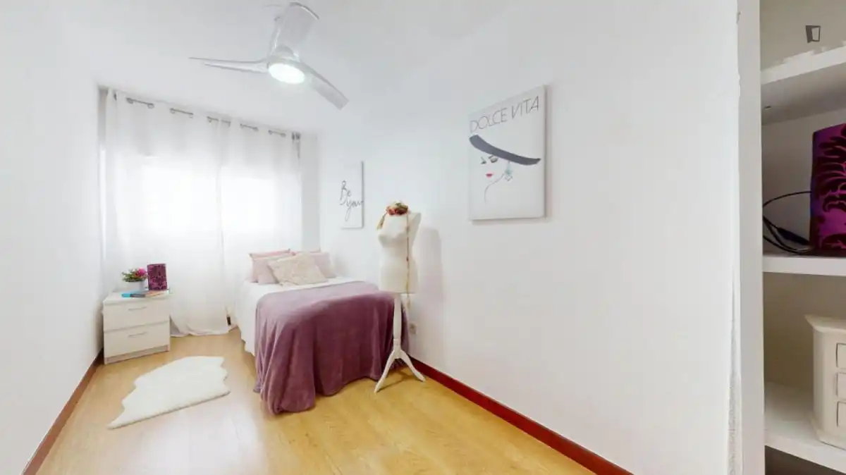 Habitación de Apartamento de alquiler en Madrid con Aire acondicionado, Calefacción y Amueblado