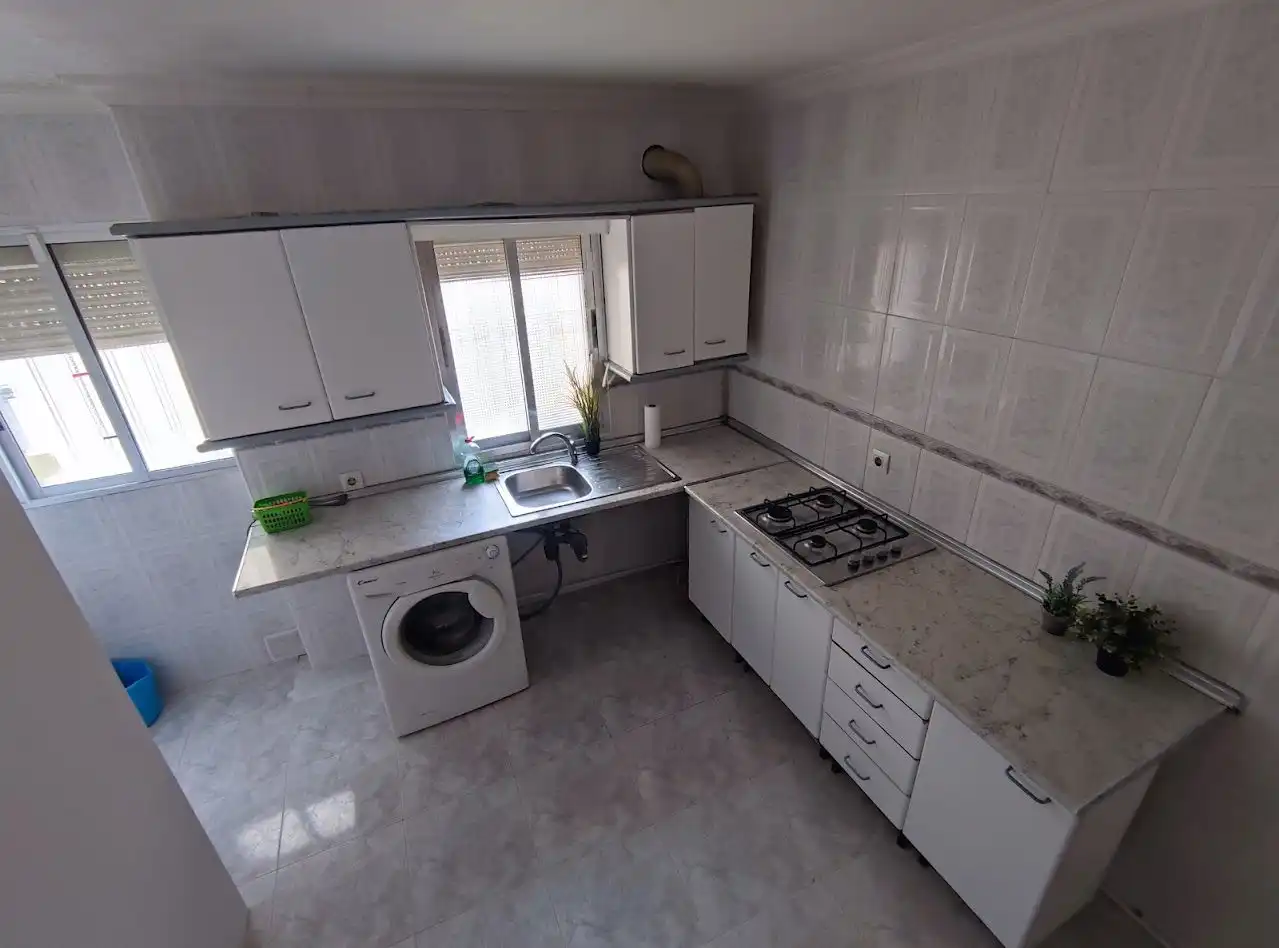 Kitchen of Flat for sale in Sevilla  with Air Conditioner and Storage room