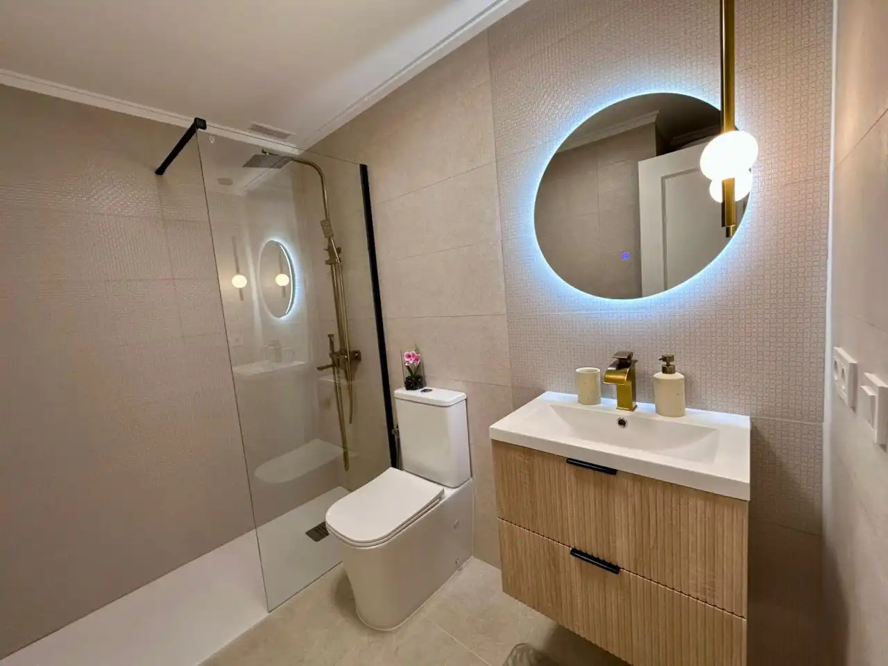 Baño de Piso en venta en Torrevieja con Aire acondicionado, Calefacción y Terraza