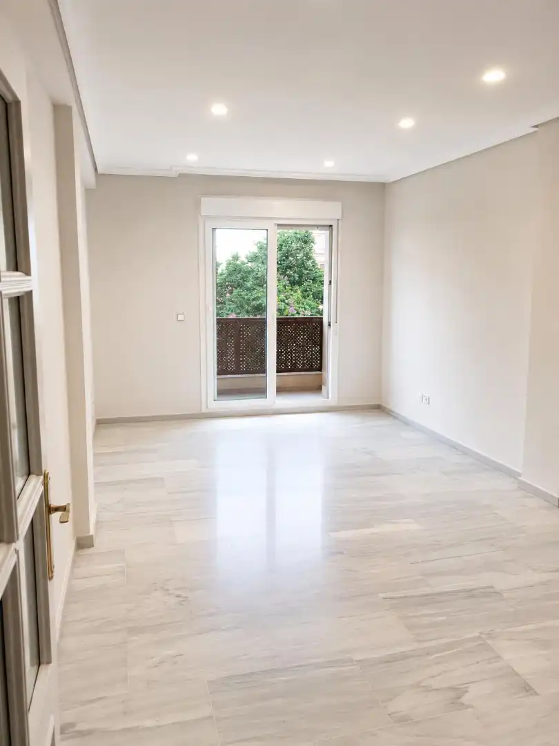 Flat with terrace for sale in Calle Victoria Kent, imagen 3