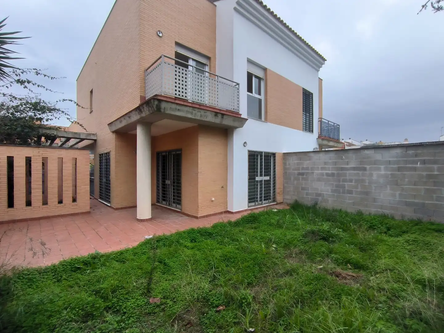 Vista exterior de Casa adosada en venta en Espartinas con Terraza