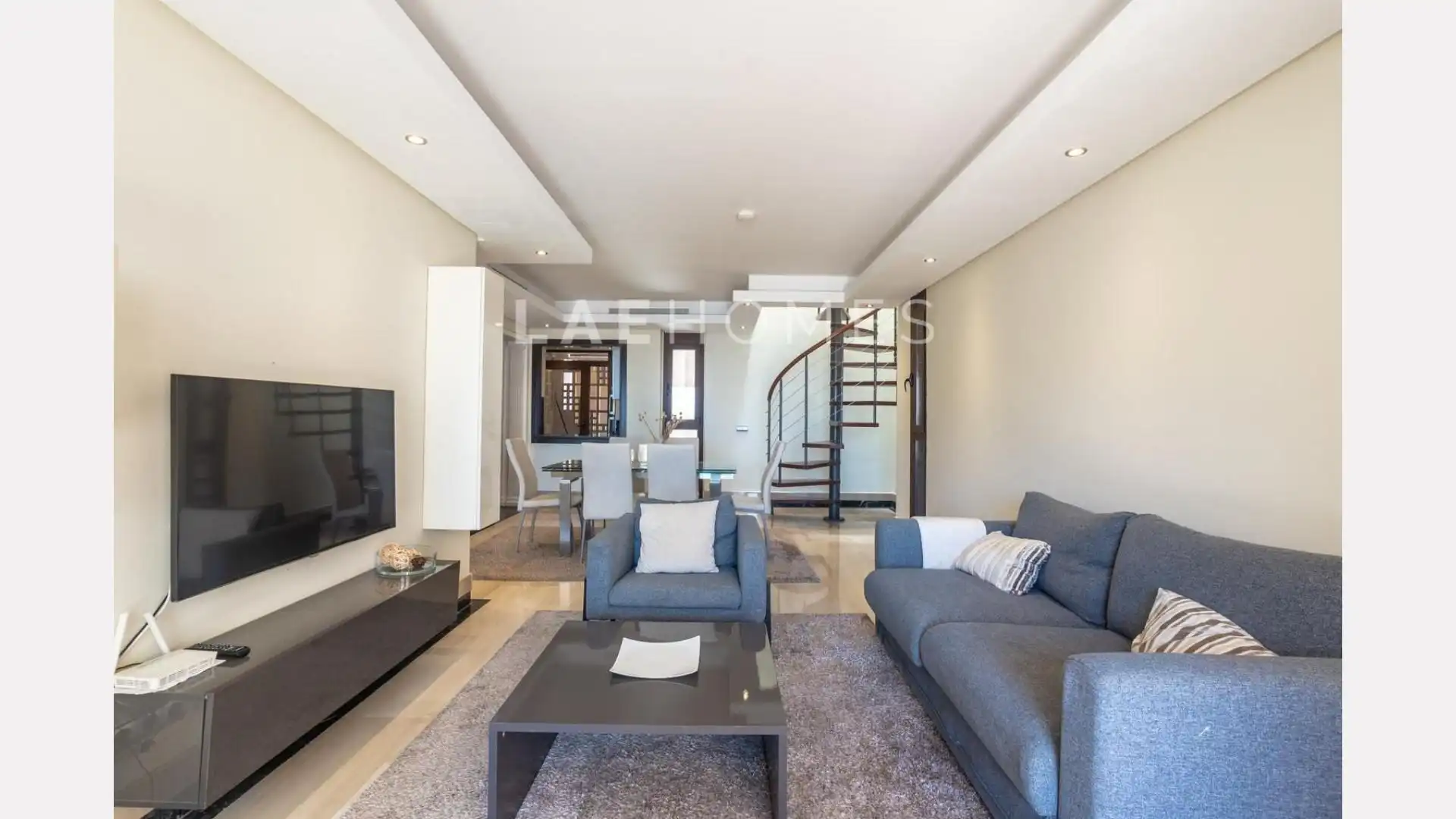 Wohnzimmer von Dachboden zum Verkauf in Estepona mit Privatgarten, Terrasse und Abstellraum