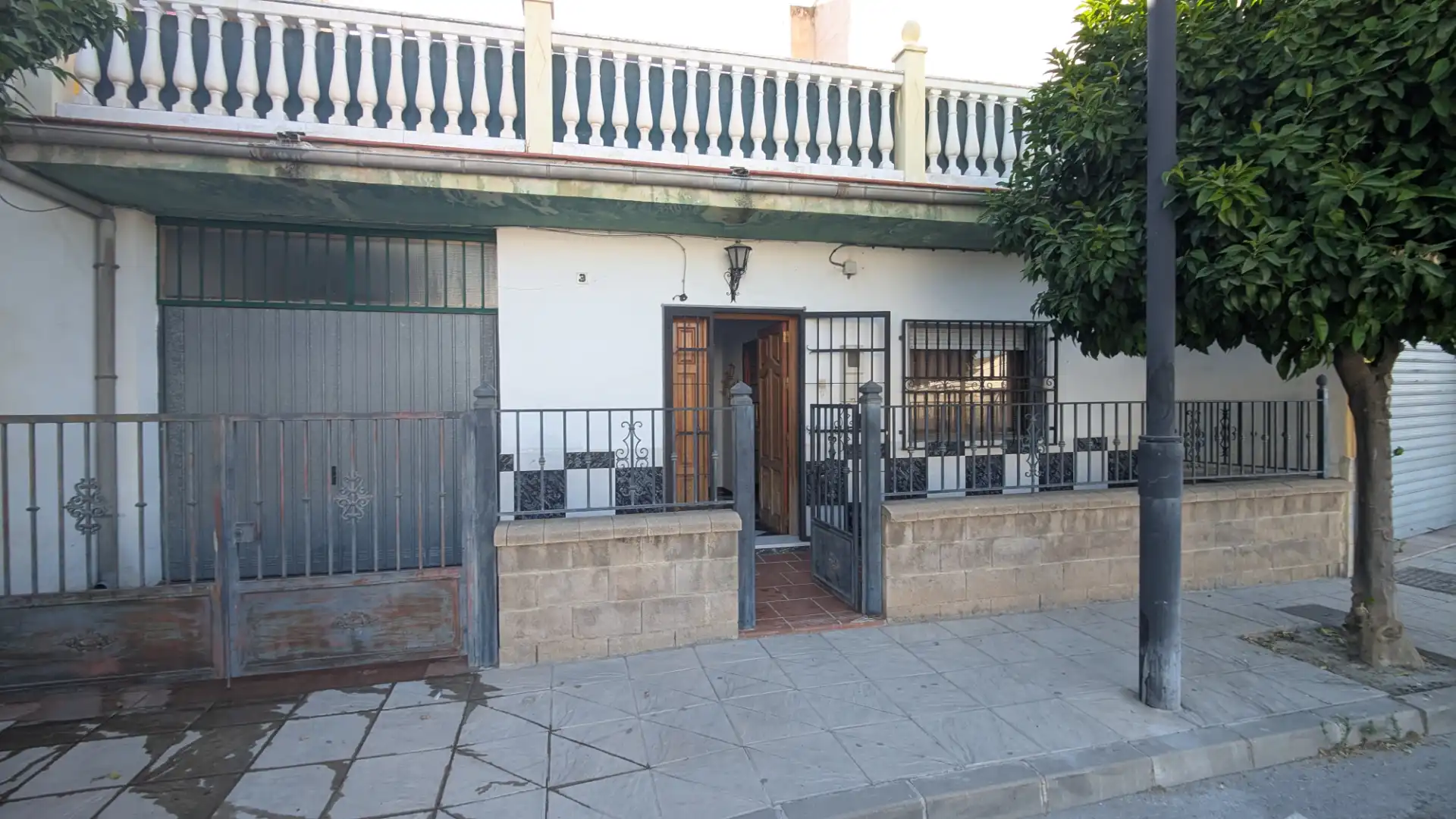 Vista exterior de Casa adosada en venta en Las Gabias con Calefacción y Terraza