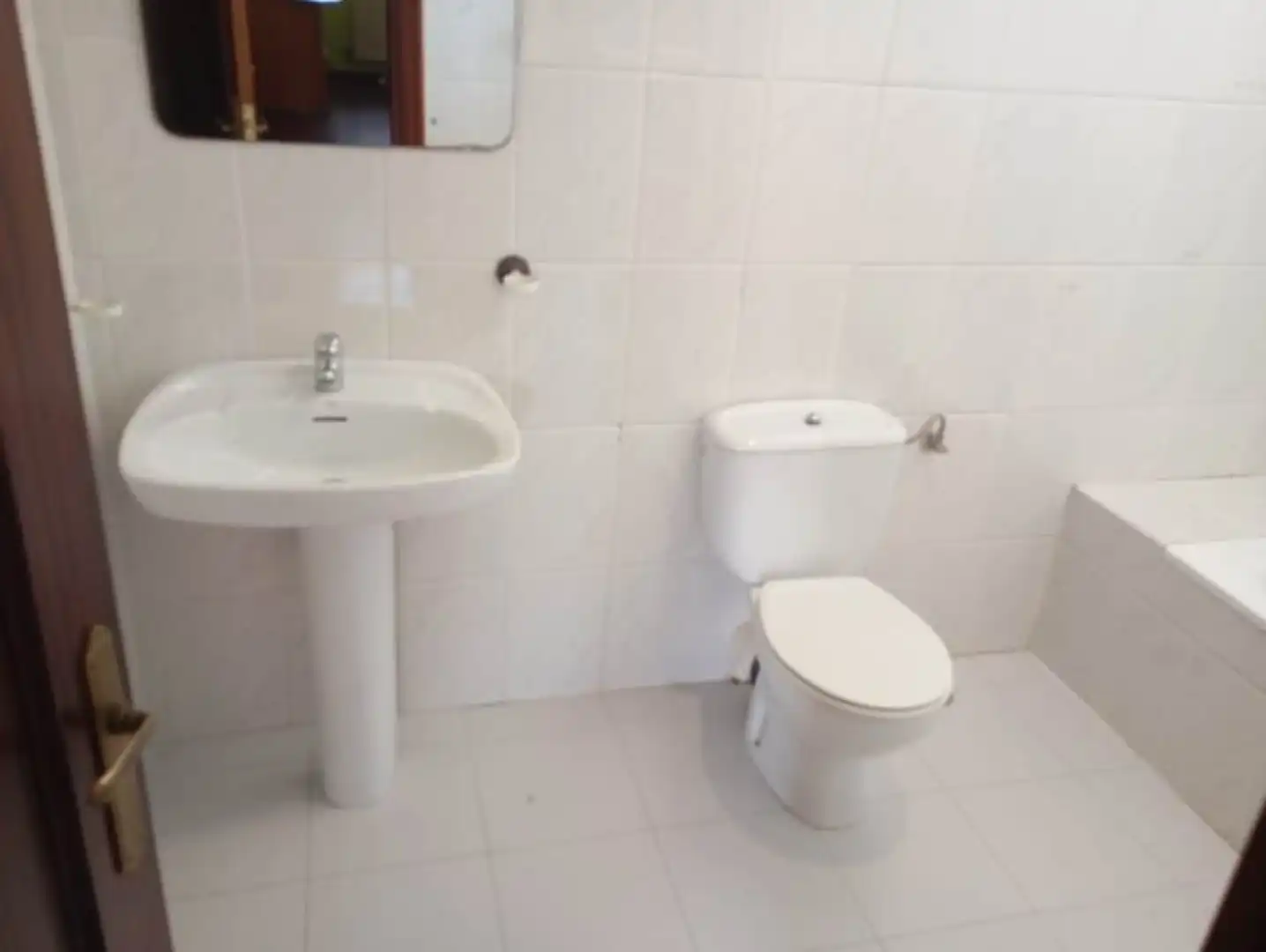 Badezimmer von Einfamilien-Reihenhaus zum Verkauf in Reocín mit Heizung und Terrasse