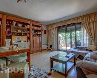 Sala d'estar de Pis en venda en Sant Andreu de la Barca amb Aire condicionat, Calefacció i Jardí privat