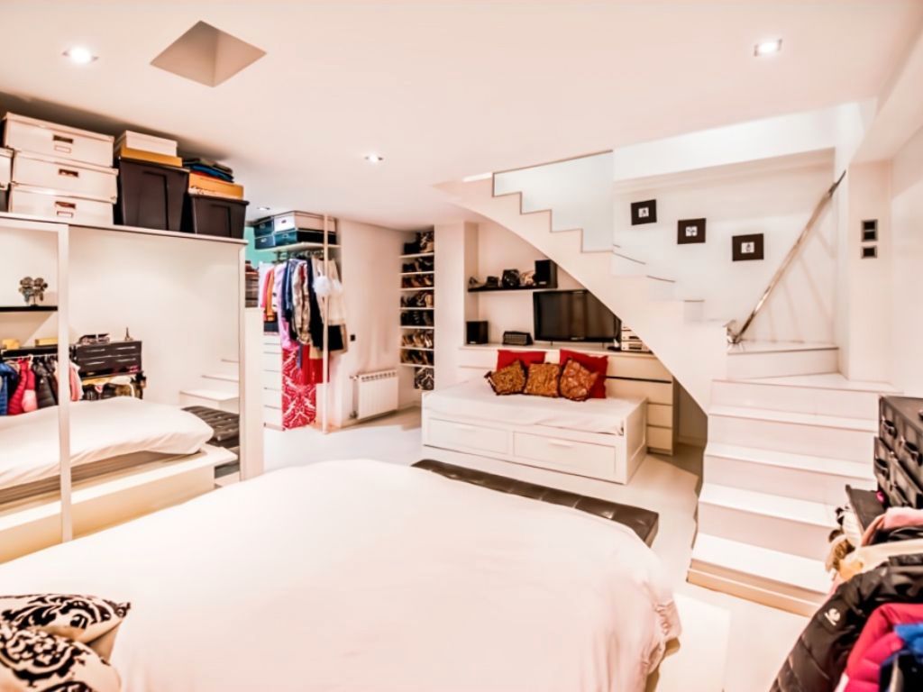 Bedroom of Flat for sale in  Madrid Capital  with Air Conditioner, Heating and Private garden