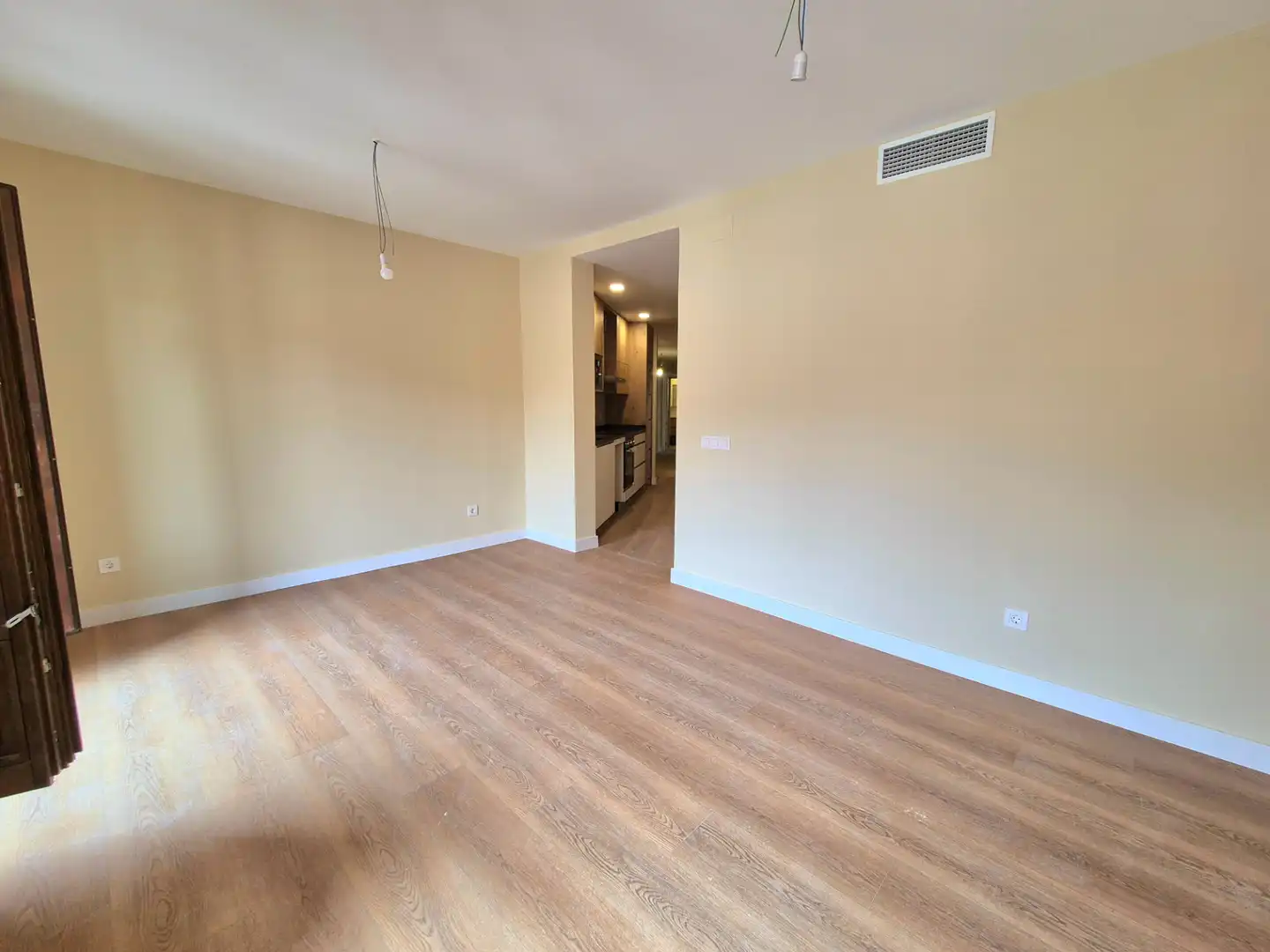 Living room of Flat for sale in Madrid  with Air Conditioner, Heating and Microwave