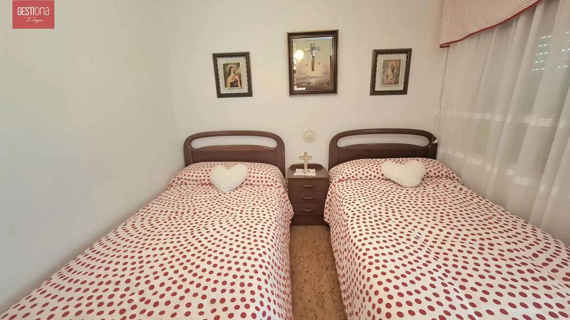 Habitación de Piso en venta en Los Corrales de Buelna  con Calefacción, Trastero y Amueblado