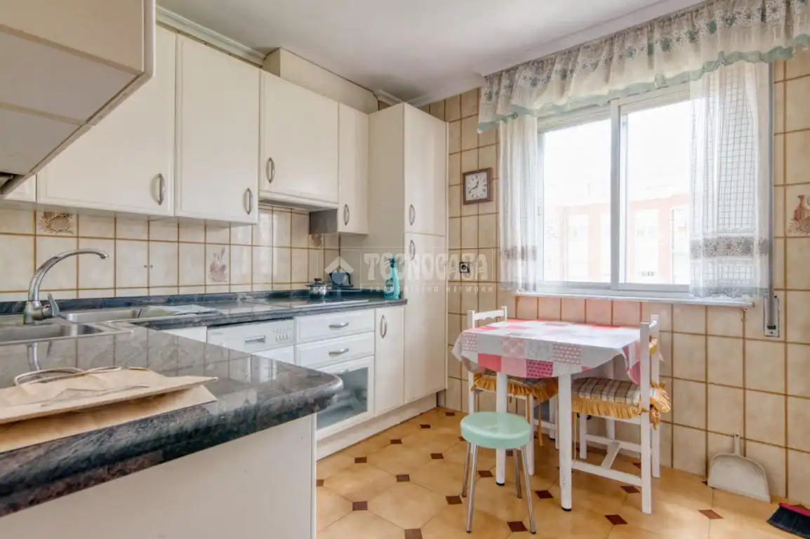 Cocina de Piso en venta en Salamanca con Calefacción y Balcón