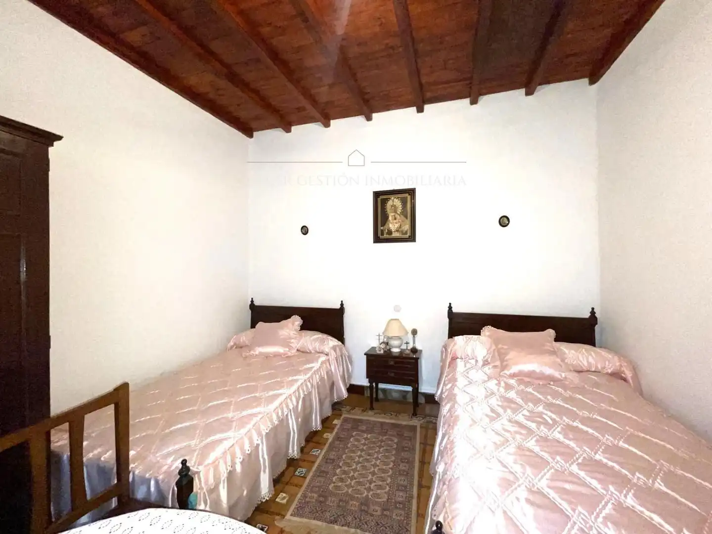 Dormitori de Casa o xalet en venda en San Pedro de Rozados amb Calefacció, Traster i Moblat