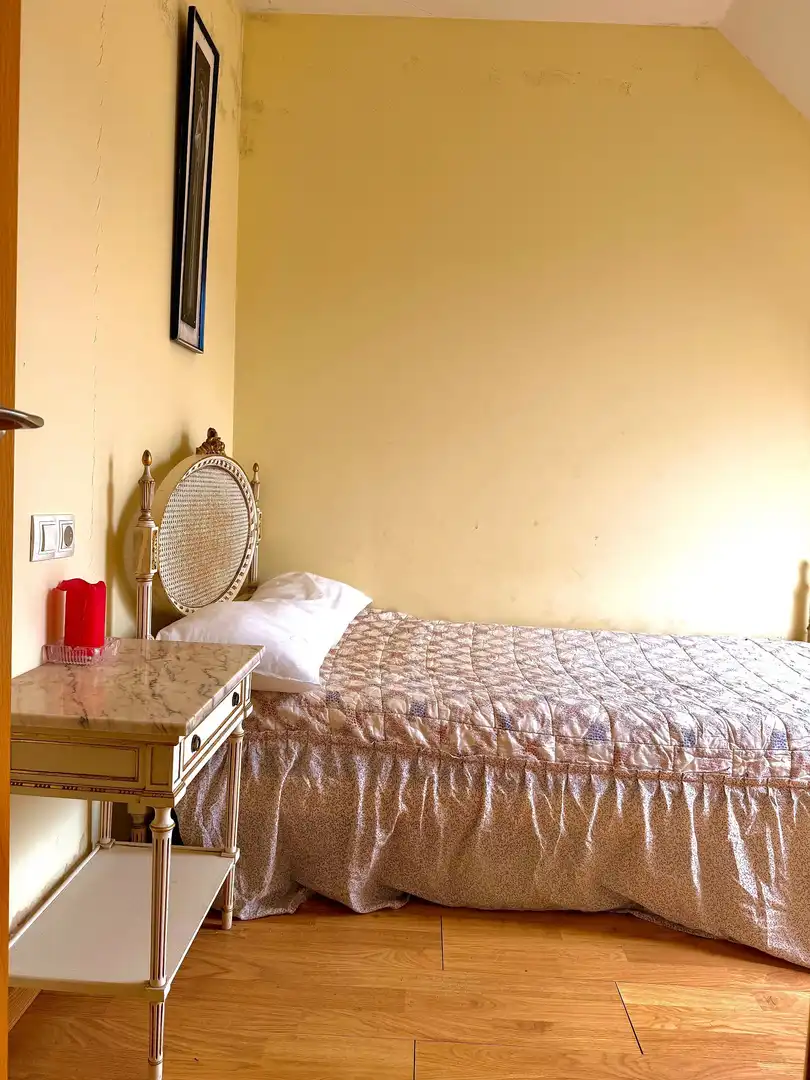 Schlafzimmer von Dachboden zum Verkauf in Malpica de Bergantiños mit Heizung und Terrasse