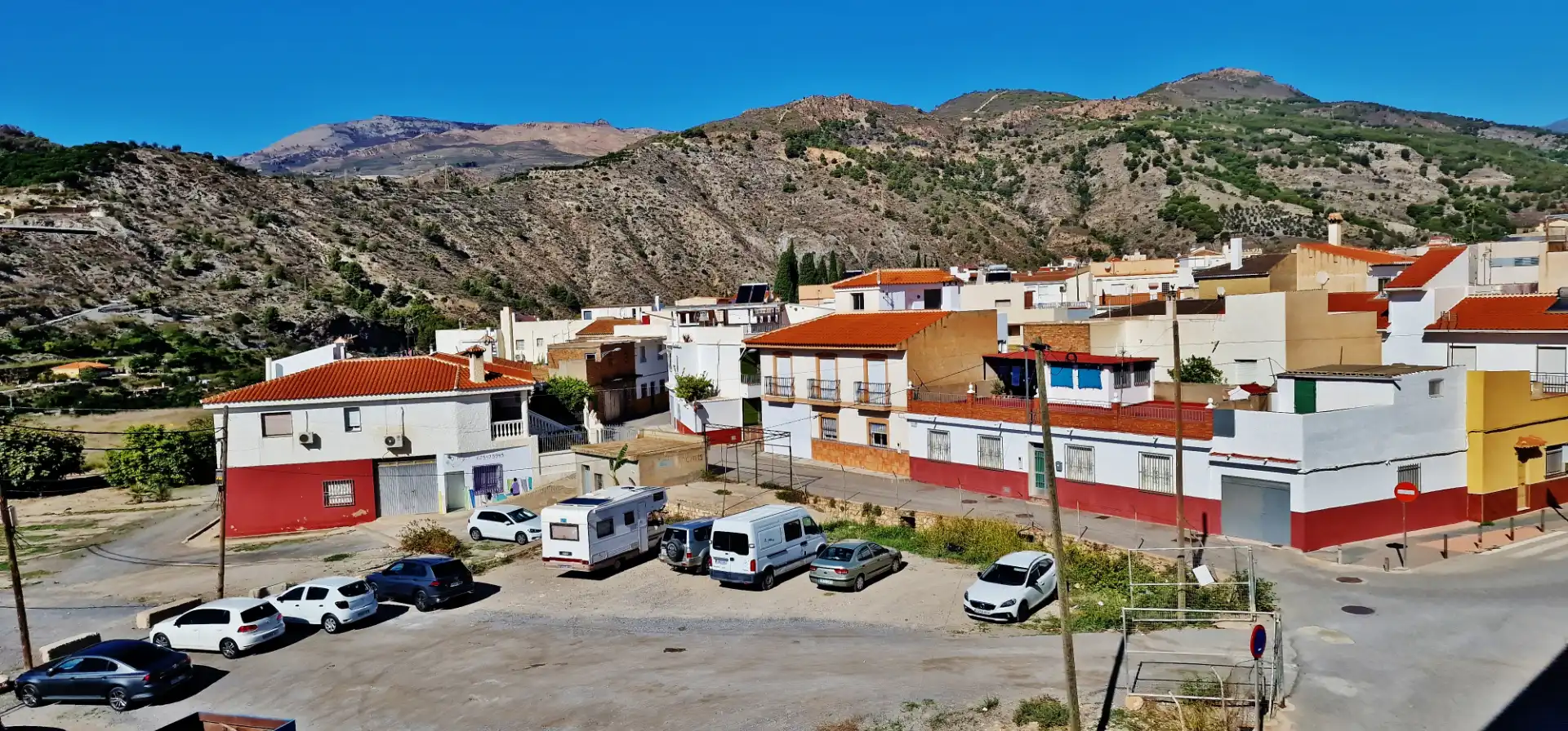 Außenansicht von Wohnungen zur Miete in Vélez de Benaudalla mit Klimaanlage, Heizung und Terrasse