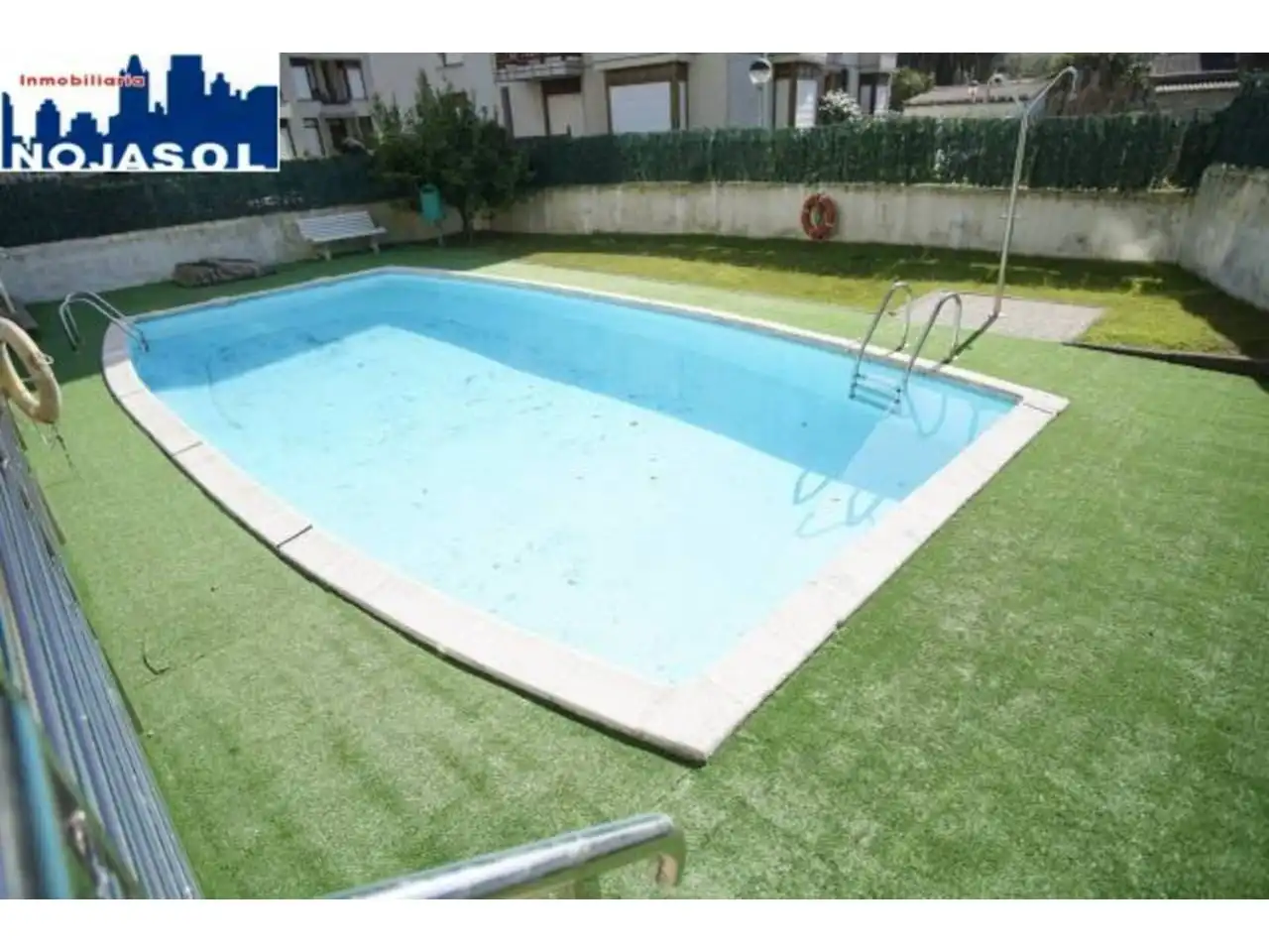 Schwimmbecken von Dachboden zur Miete in Noja mit Heizung, Terrasse und Möbliert