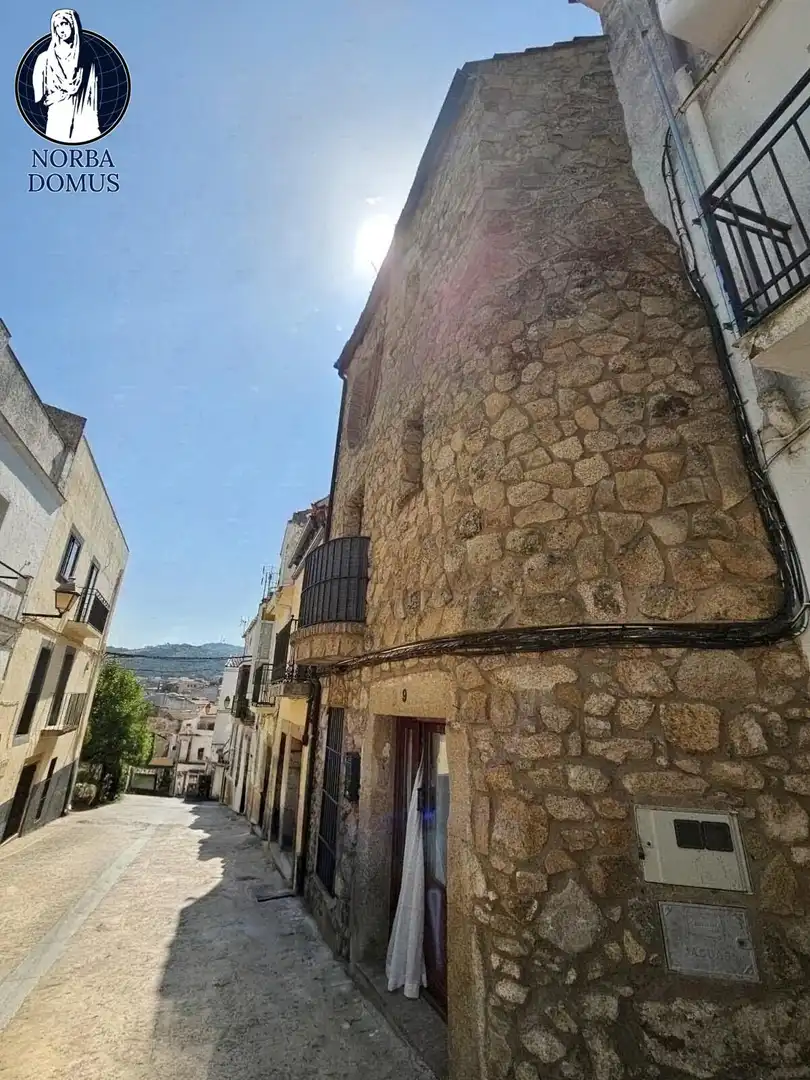 Vista exterior de Finca rústica en venda en Montánchez amb Aire condicionat, Terrassa i Traster