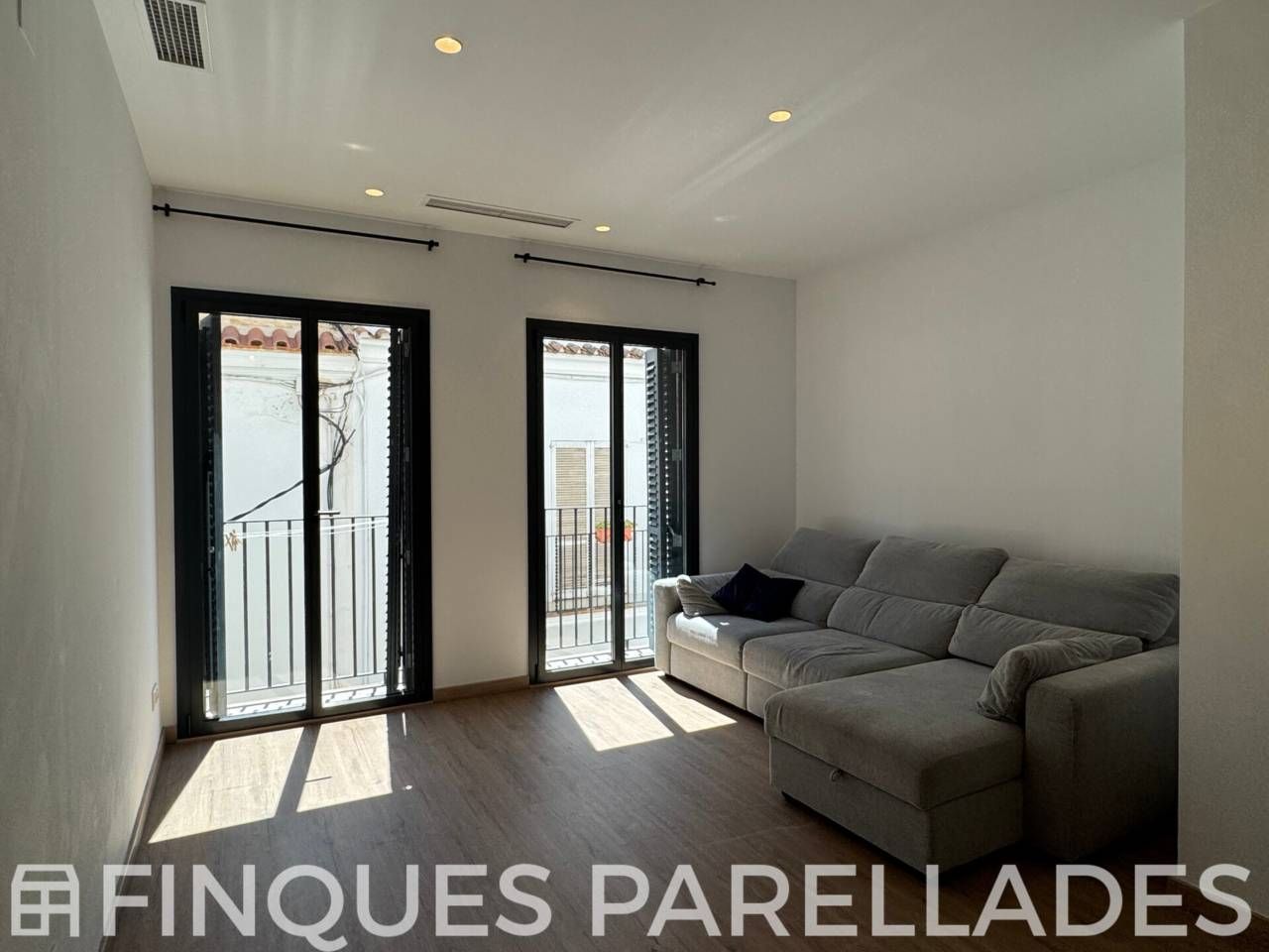 Living room of Flat for sale in Sitges  with Air Conditioner, Heating and Terrace