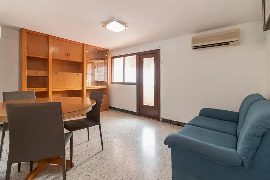 Sala de estar de Piso en venta en L'Hospitalet de Llobregat con Aire acondicionado, Terraza y Balcón