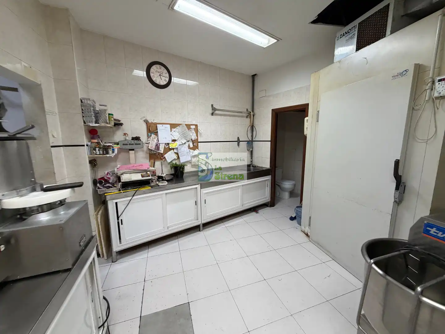 Business premises for transfer in Calle Eladio Laredo 4, imagen 15