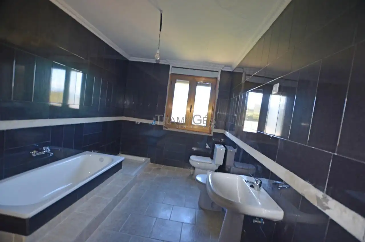 Bany de Casa o xalet en venda en Tomiño amb Jardí privat, Terrassa i Traster