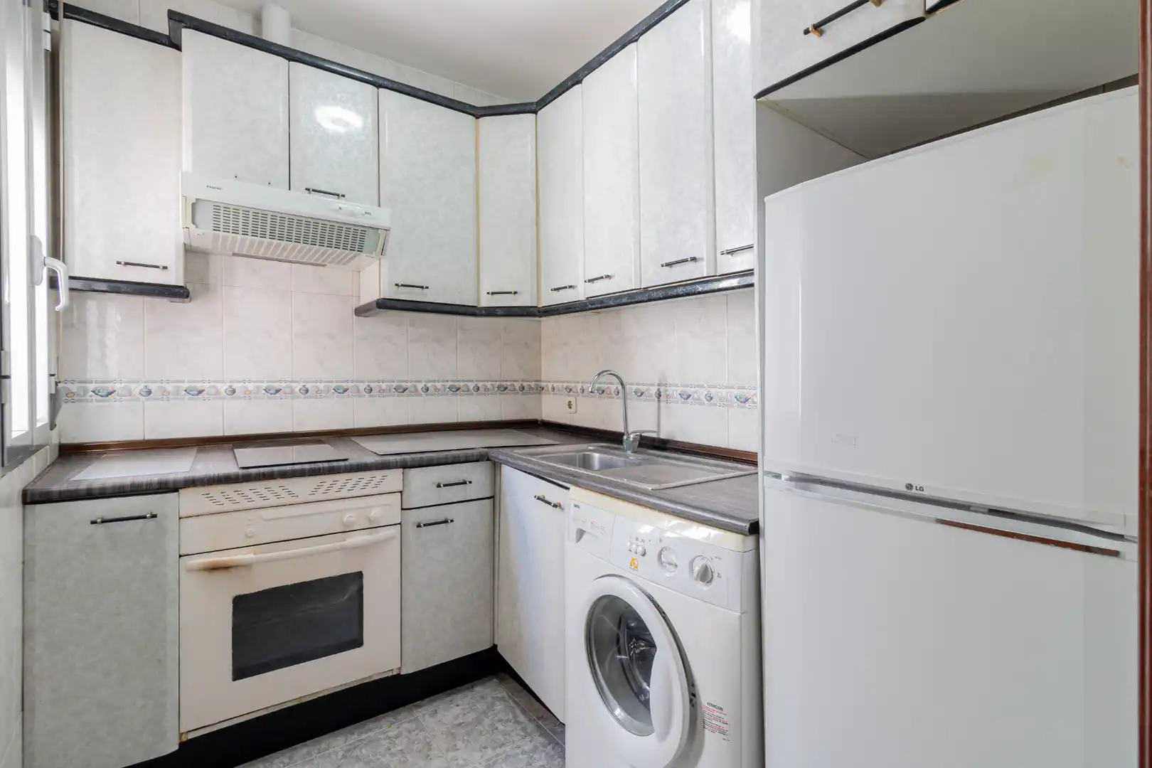Cocina de Piso en venta en Madrid con Horno y Lavadora