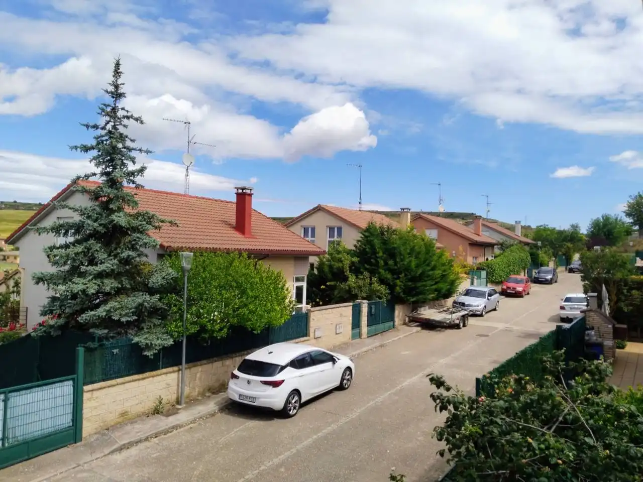 Vista exterior de Casa o xalet en venda en Villariezo amb Calefacció, Jardí privat i Parquet