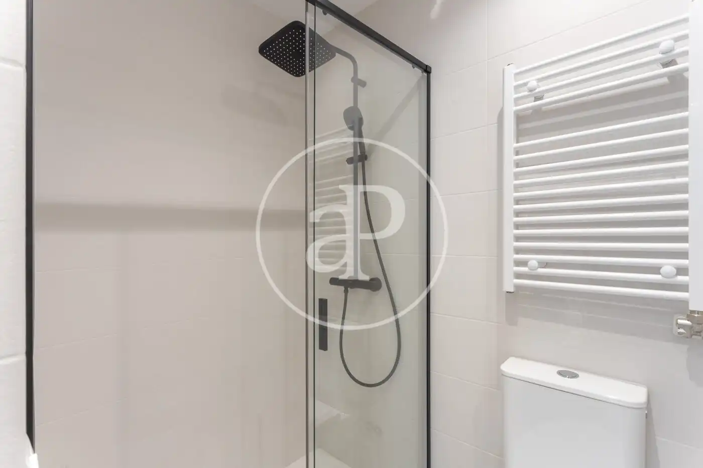 Baño de Piso de alquiler en Barcelona con Aire acondicionado, Calefacción y Terraza