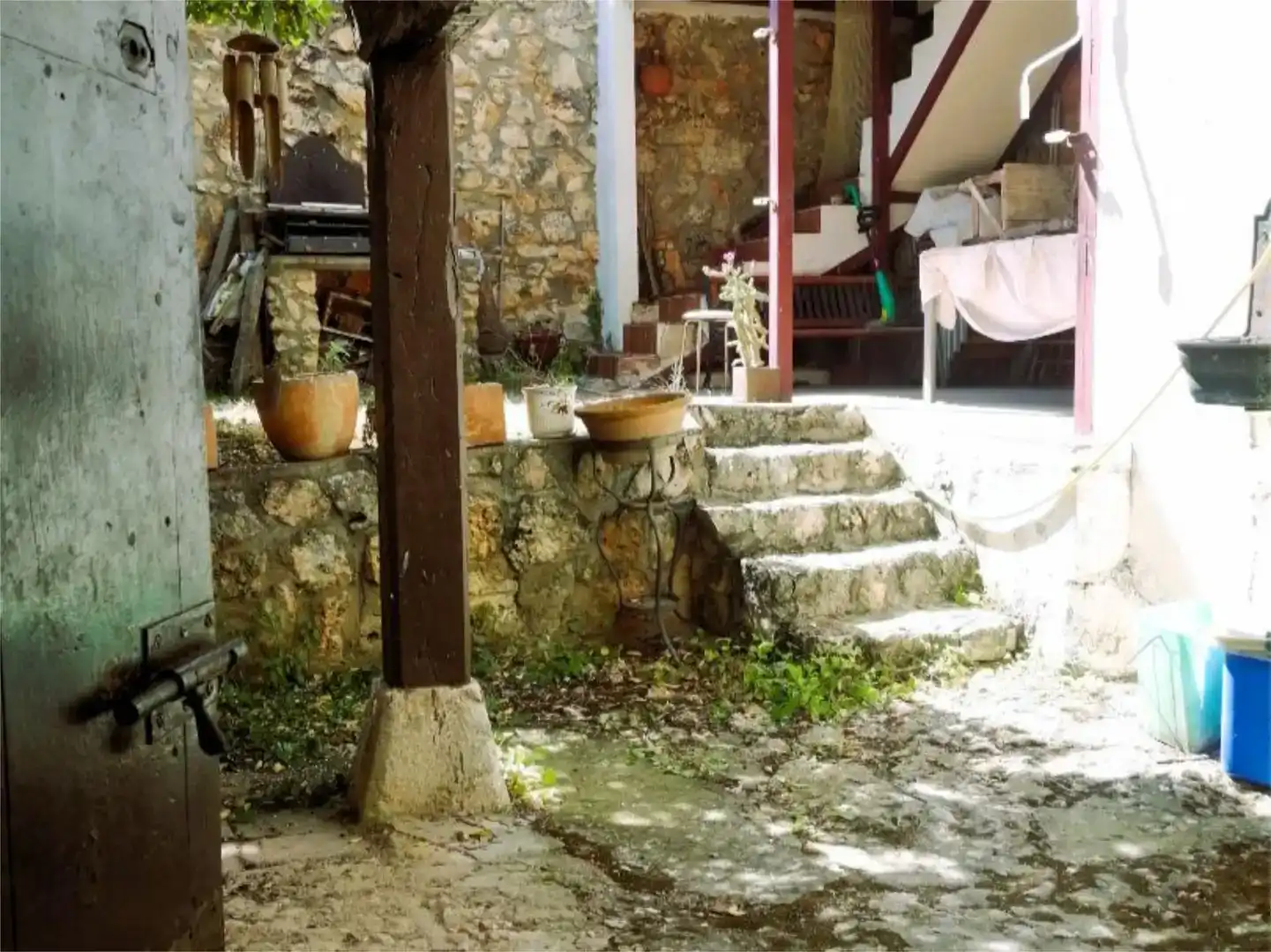 Finca rústica en venda en Hueva amb Jardí privat, Traster i Moblat