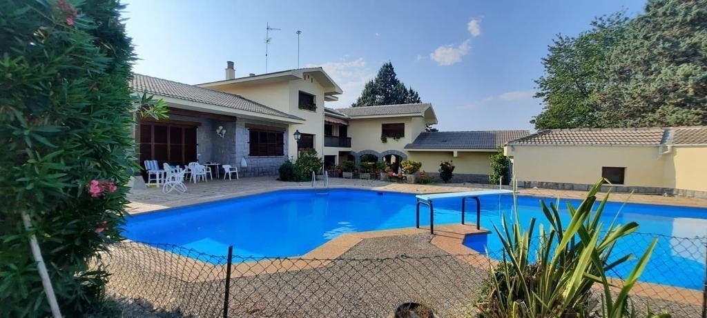 Swimming pool of House or chalet for sale in Castañares de Rioja  with Heating, Private garden and Parquet flooring