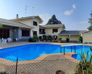 Piscina de Casa o xalet en venda en Castañares de Rioja amb Calefacció, Jardí privat i Parquet